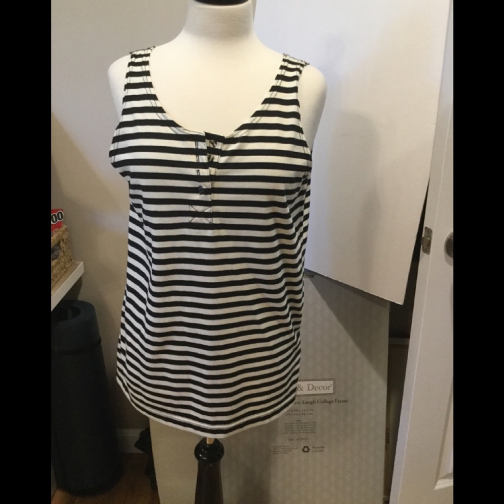 Averroe, Size Medium, Sleeveless striped top